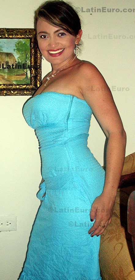 Date this stunning Colombia girl Paola from Sincelejo C8500