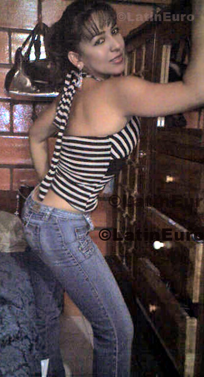 Date this nice looking Colombia girl Alejandra from Ibague C8539