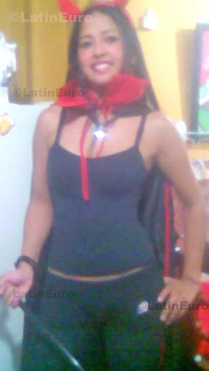 Date this fun Colombia girl Yuli from Bogota C8556