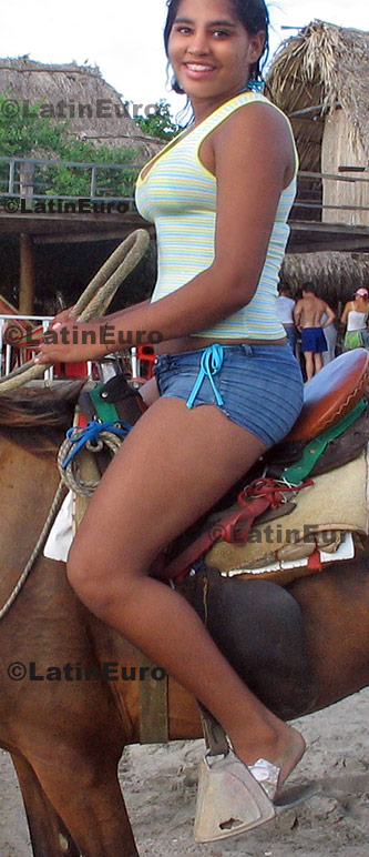 Date this cute Colombia girl Eyi from Barranquilla C8604