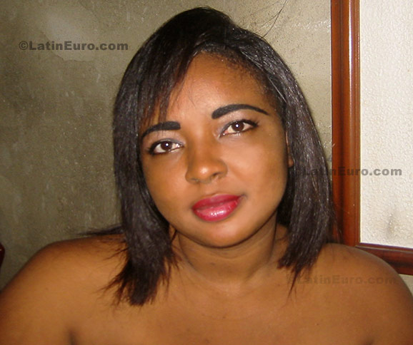 Date this nice looking Colombia girl Darling from  C8605