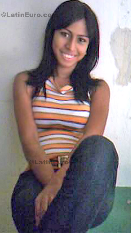 Date this attractive Colombia girl Delma from Santa Marta C8617