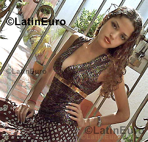 Date this voluptuous Colombia girl Sarhay from Barranquilla C8666