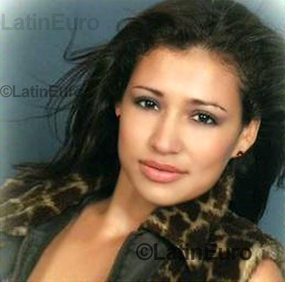 Date this sultry Colombia girl Yohana from Bucaramanga C8761