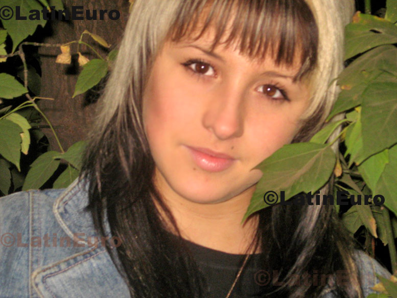 Date this gorgeous Colombia girl Sofia from Bogota C8815