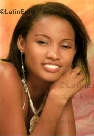 Date this hard body Colombia girl Laura from Cali C8827
