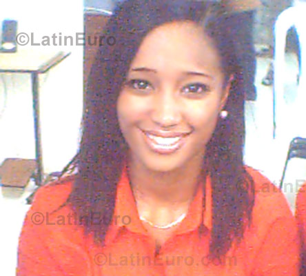 Date this charming Colombia girl Rosa from Cali C8829
