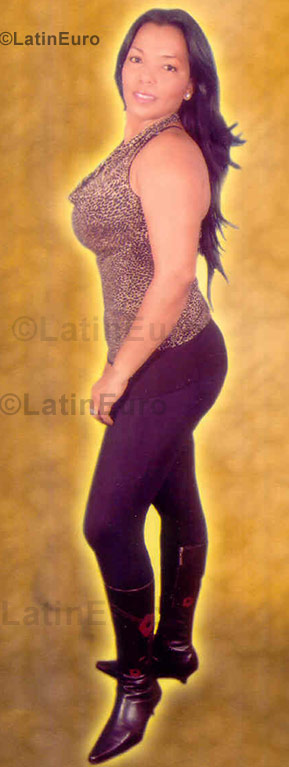 Date this sensual Colombia girl Eunice from  C8843