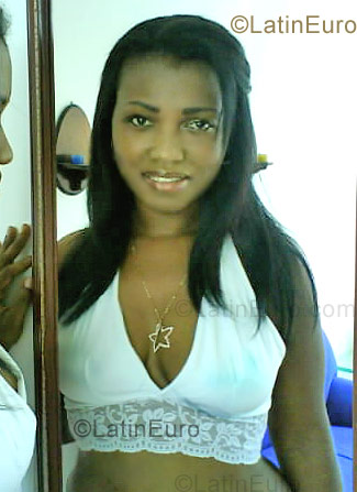 Date this sultry Colombia girl Claudia from Cali C8875
