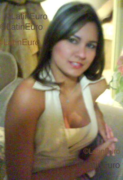 Date this beautiful Colombia girl Syssy from Barranquilla C8941