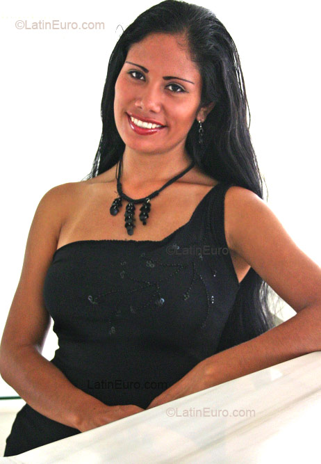 Date this sultry Colombia girl Alba from Cali C9061
