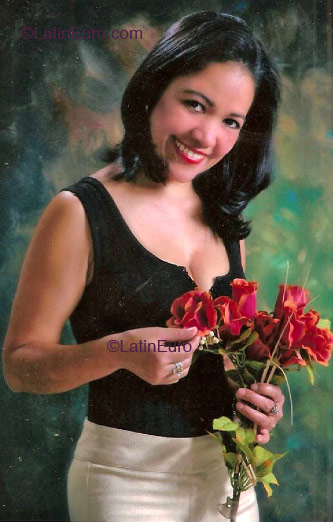 Date this good-looking Colombia girl Consuelo- from Cali C9067