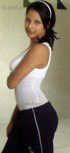 Date this gorgeous Colombia girl Yessenia from Barranquilla C9114