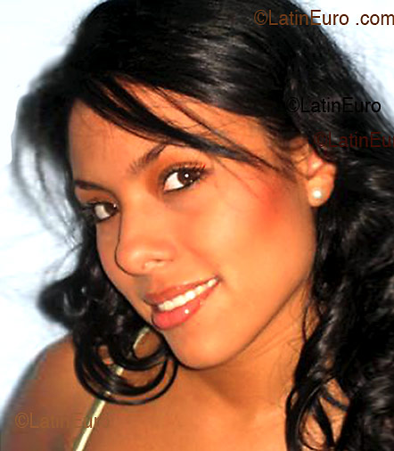 Date this charming Colombia girl Kelly from Cali C9138