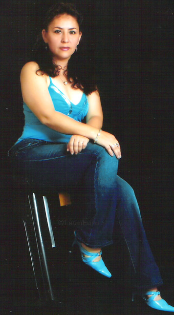 Date this nice looking Colombia girl Ana from Cali C9242