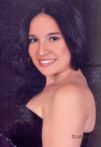 Date this hard body Colombia girl Carolayn from Bogota C9264