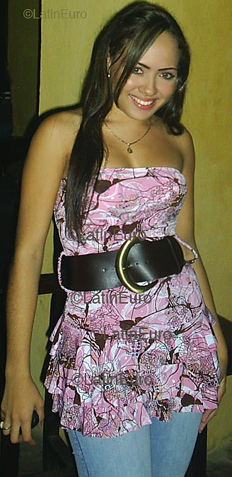 Date this nice looking Colombia girl Julieth from Cartagena C9289
