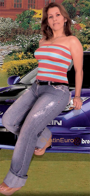 Date this pretty Colombia girl Ana from Cali C9302