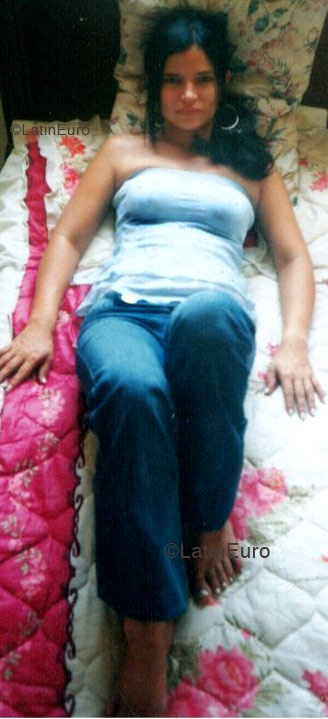 Date this lovely Colombia girl Damaris from Cali C9356