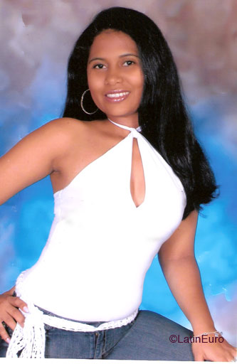Date this happy Colombia girl Yenis from Cartagena C9388