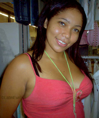 Date this lovely Colombia girl Yulis- from  C9394