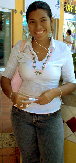 Date this beautiful Colombia girl Xiomara from  C9398