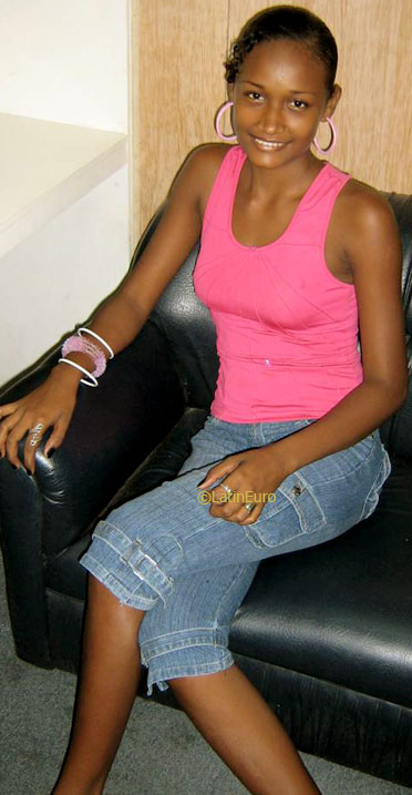 Date this hard body Colombia girl Karen from Cartagena C9418