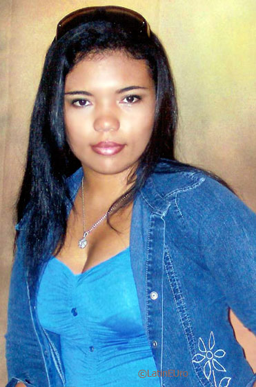 Date this young Colombia girl Claudia from  C9426