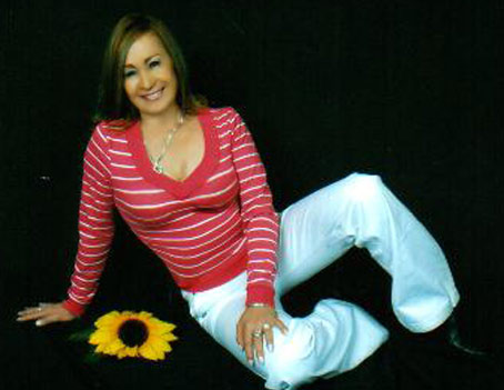 Date this foxy Colombia girl Flor from Bogota C9439