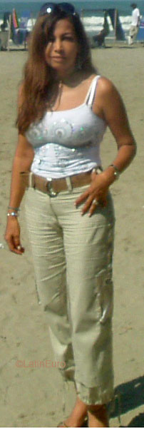 Date this nice looking Colombia girl Nelly from Cali C9457