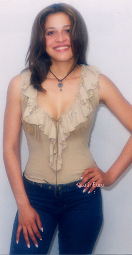Date this happy Colombia girl Azize from Bogota C9720