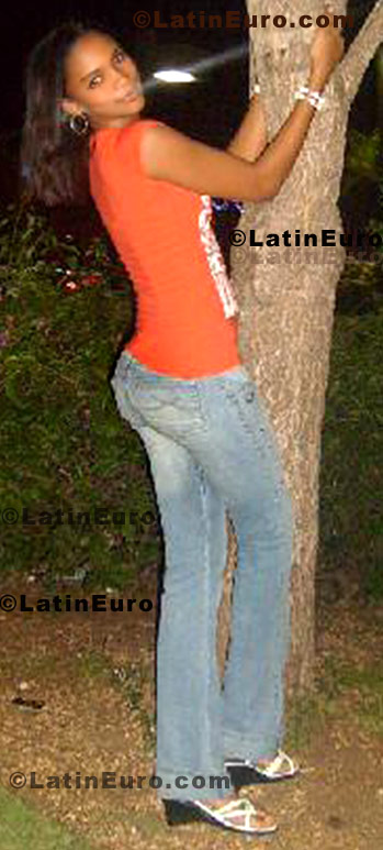 Date this tall Dominican Republic girl Andreina from Santo Domingo N-1049