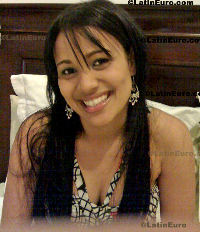 Date this hard body Dominican Republic girl Cristina from  N-1081