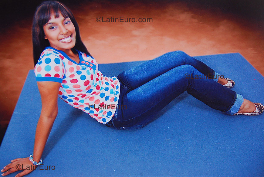Date this voluptuous Dominican Republic girl Rhut from Santiago N-109