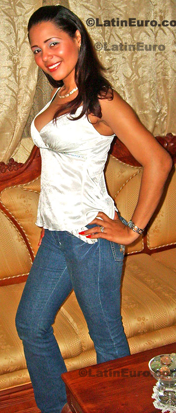 Date this tall Dominican Republic girl Kathy from  N-1113