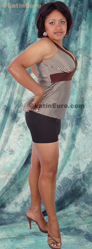 Date this hard body Dominican Republic girl Yudy from Santiago N-1115