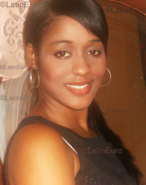 Date this lovely Dominican Republic girl Yohanna from San Cristobal N-117