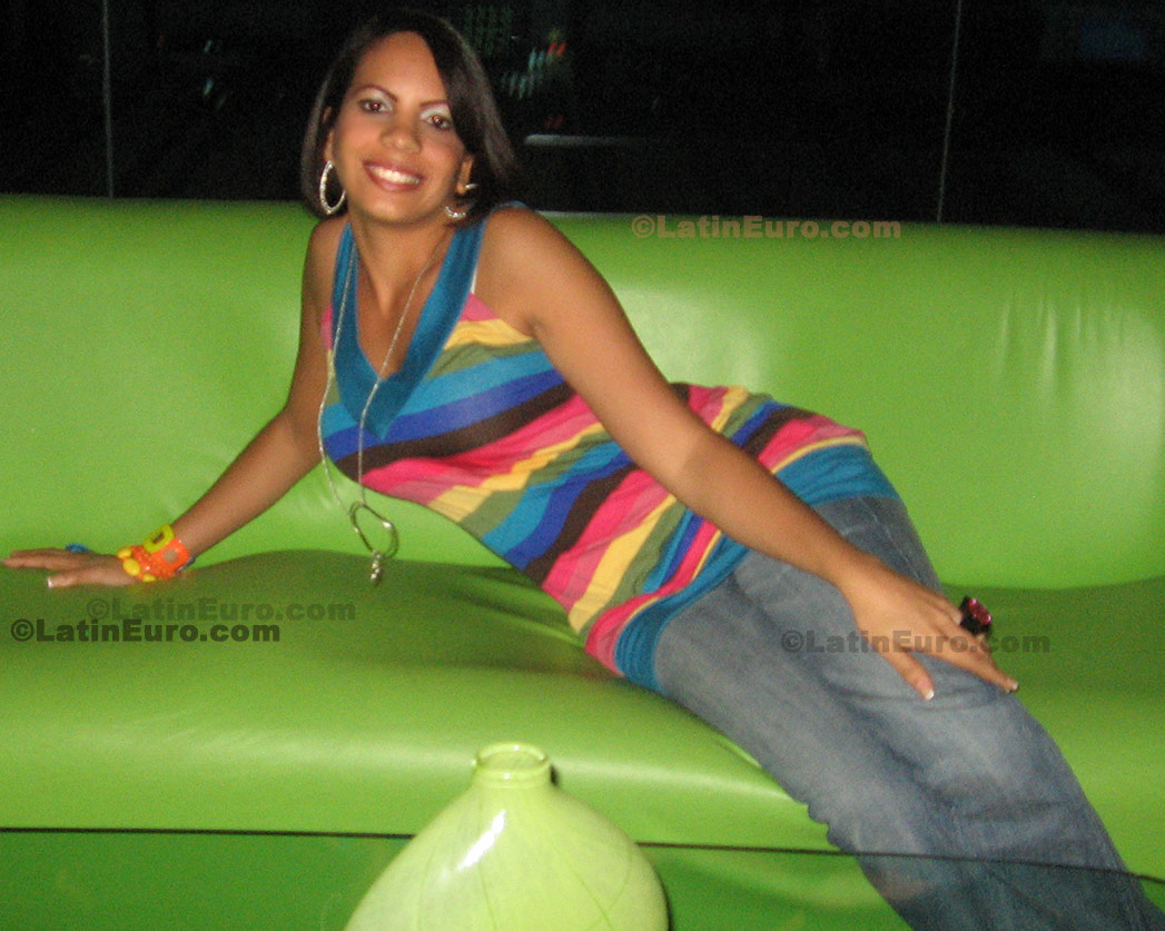 Date this athletic Dominican Republic girl Wendy from Santiago N-1255