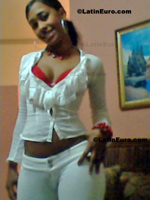 Date this pretty Dominican Republic girl Yaneris from Santiago N-1281