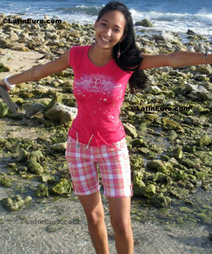 Date this nice looking Dominican Republic girl Sunny from La Romana N-1348