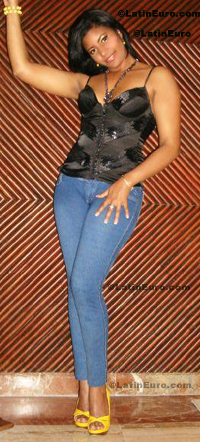 Date this good-looking Dominican Republic girl Dahiana from La Vega N-1391
