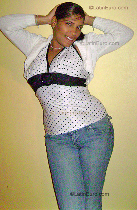 Date this delightful Dominican Republic girl Yufreisi from Santiago N-1497