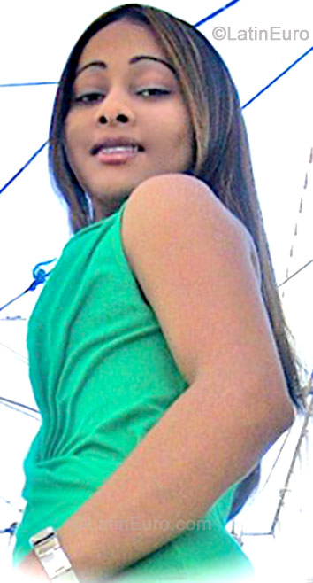 Date this hard body Dominican Republic girl Yudy from San Pedro de Macoris N-1498
