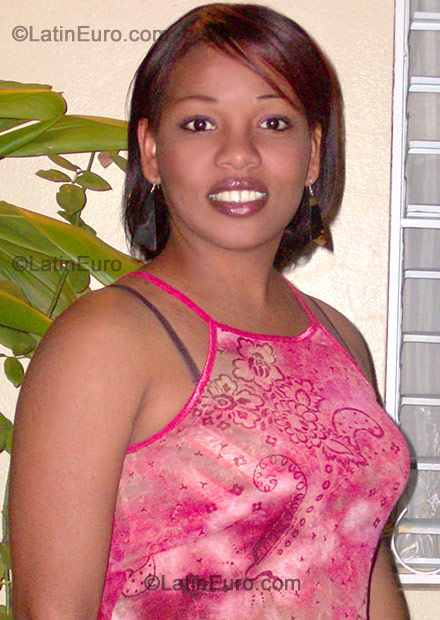 Date this tall Dominican Republic girl Lucy from Bani N-1520