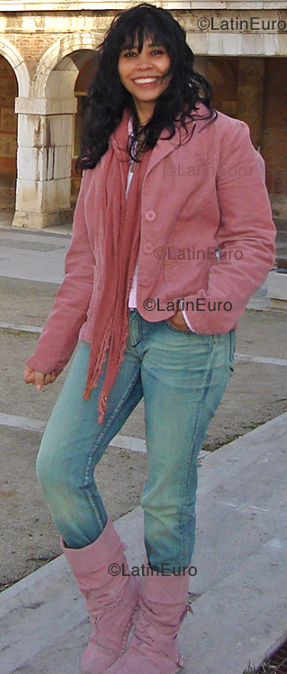 Date this athletic Spain girl Zeny from  N-153