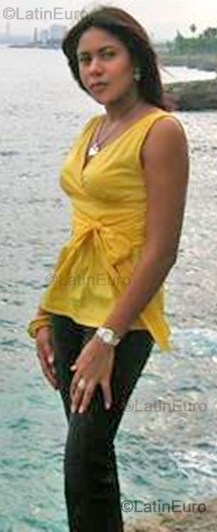 Date this stunning Dominican Republic girl Yissel from Santo Domingo N-1547