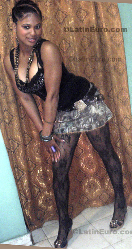 Date this pretty Dominican Republic girl Arlenis from San Pedro De Macoris N-1591