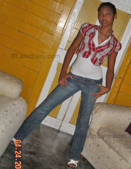 Date this georgeous Dominican Republic girl Irania from Santo Domingo N-1594