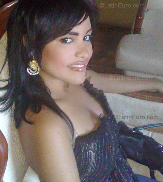 Date this sensual Dominican Republic girl Kety from Santo Domingo N-1600