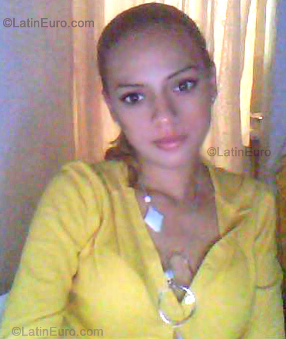 Date this good-looking Dominican Republic girl Chanel from Santiago N-1618